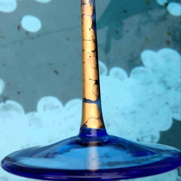 Gorgeous Set of 6 Art Glass Cobalt Blue Gold Painted Stemmed Champagne Flutes - Picture 9 of 10